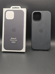 Apple Silicone Case with MagSafe for iPhone 15 – Black